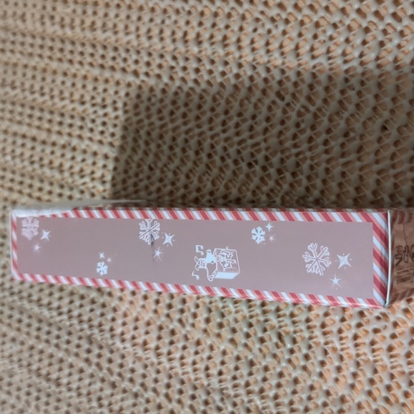 I ๐ Revolution Elf Lip balm & lip scrub New - Picture 3 of 5